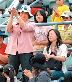 Taiwan Challenger 2007冠軍盧彥勳的媽媽與女友